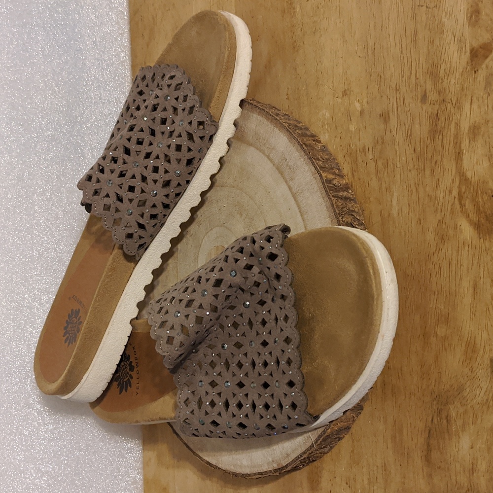 Yellow Box Praise Sandals Taupe Flip Flop 8.5